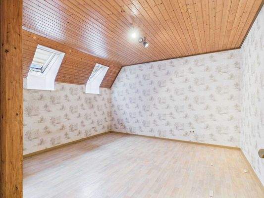 Zimmer Dachgschoss Gebäude 1