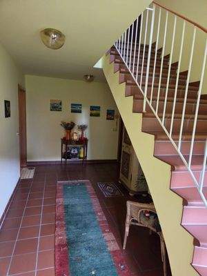 Eingang mit Treppenhaus