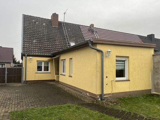 Haus Rückseite mit Anbau