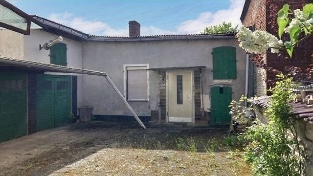 Garagen mit Nebengebäude