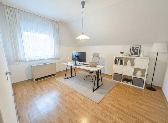 Virtuelles Homestaging Bürozimmer