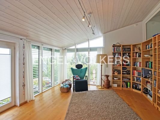 OG: Atelier mit Zugang zum Balkon