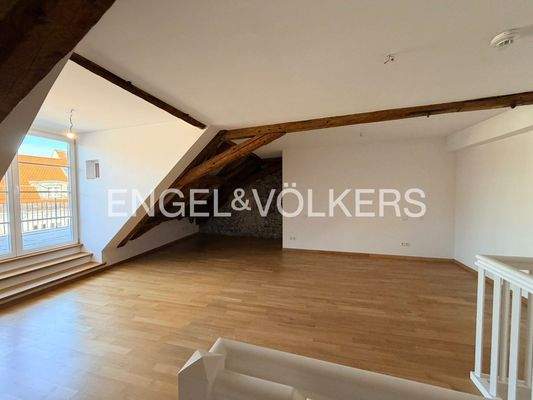 Großzügiger Wohn- und/oder Schlafbereich im oberen Geschoss