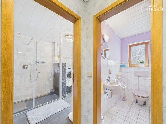 Badezimmer & Toilette EG