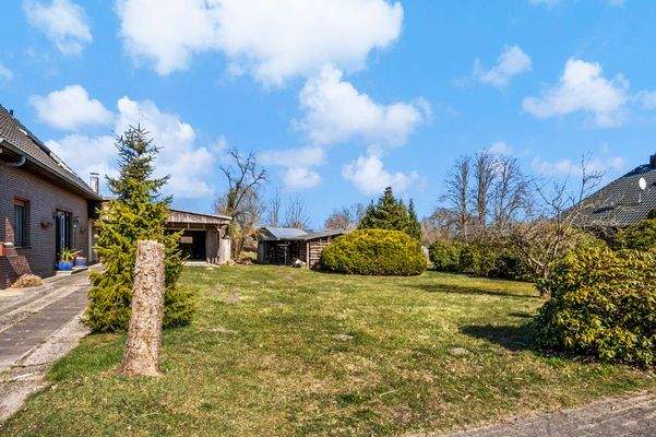 Rechte Grundstücksseite 