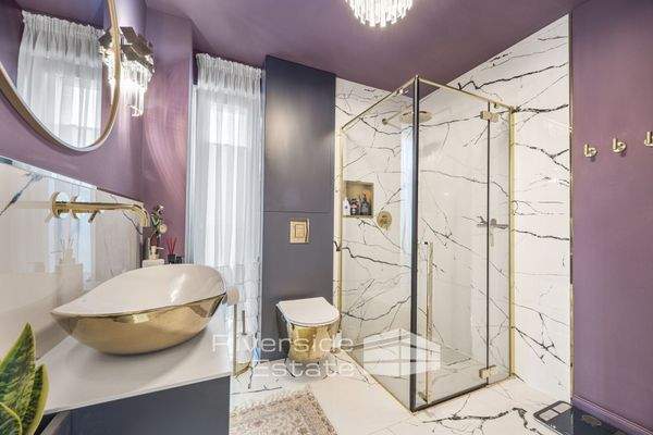 Bad mit Dusche im EG