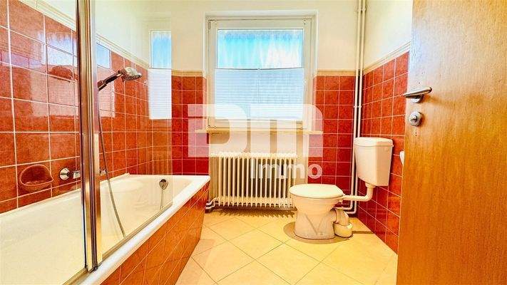 1.OG WE2 Badezimmer / Wanne