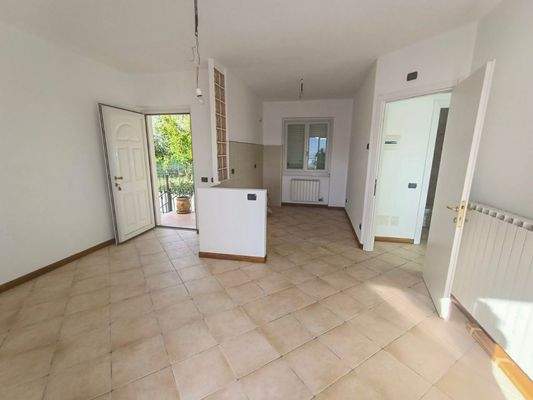  Heller Wohnbereich mit offener Küche 