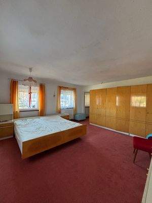 Schlafzimmer 1. OG.jpg