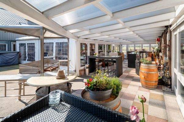 überd. Terrasse u. Festzelt