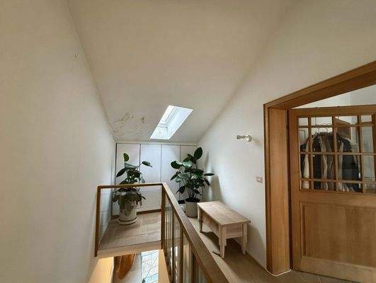 006_Entree von der Treppe aus