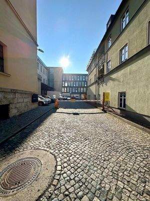 Zufahrt PKW Stellplätze