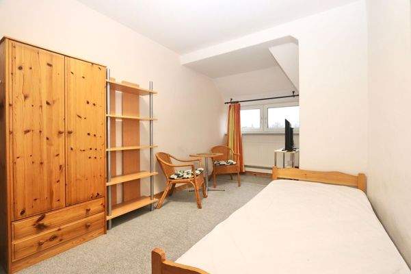 ein Zimmer im Dachgeschoss