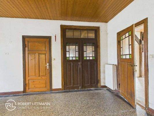 Wohnzimmer Historische Eingangtür zur Diele