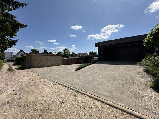 Zufahrt Garage & Carport