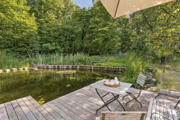 Terrasse mit Blick auf Teichanlage