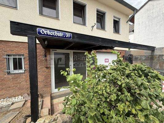 Eingang mit Überdachung