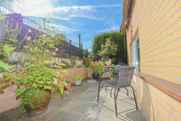  Terrasse im Souterrain