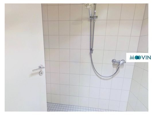 Ansicht II: Badezimmer mit Dusche