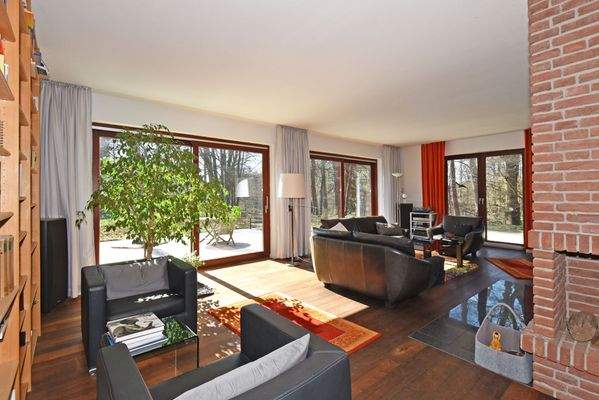 sonnig und lichtdurchflutet