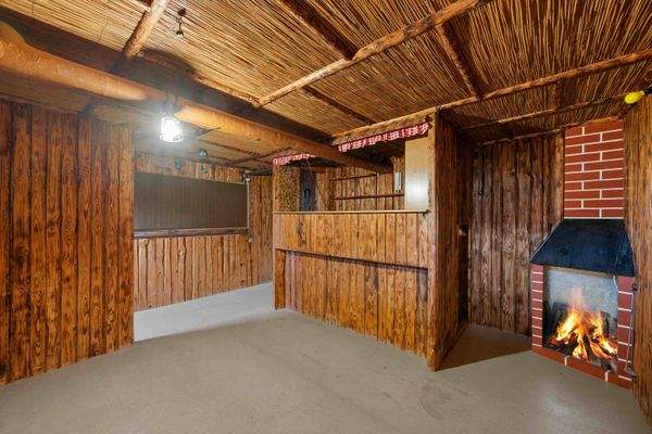 Kellerbar mit Gartenzugang