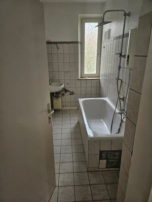 Badezimmer mit Badewanne.jpg