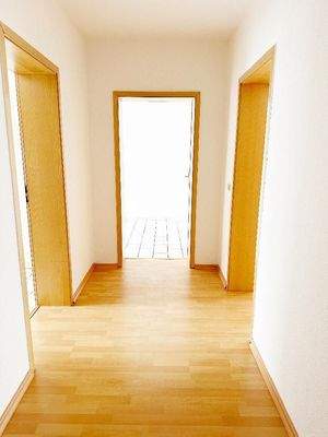 Flur mit Blick Richtung Wohung