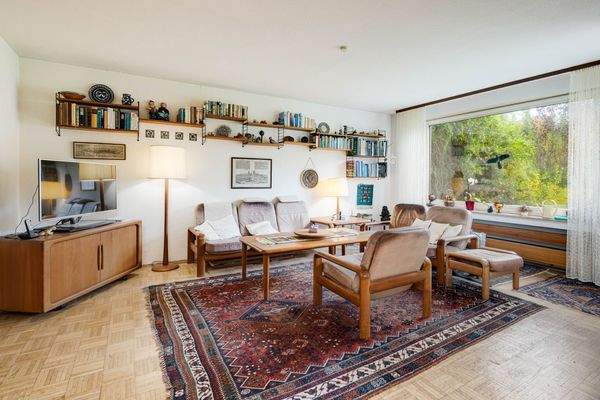 Wohnzimmer mit Blick ins Grüne