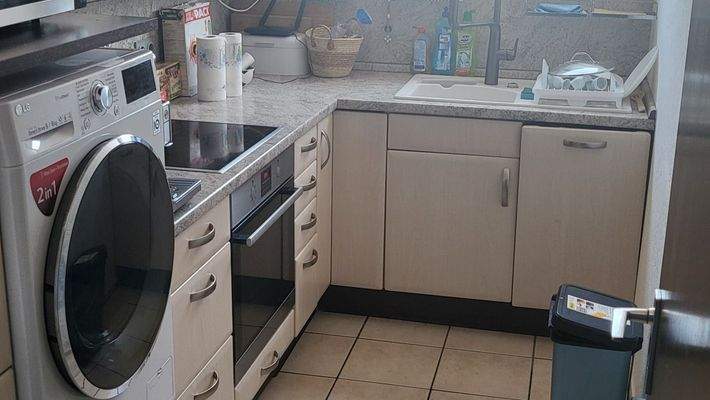 Küche mit Elektrogeräten