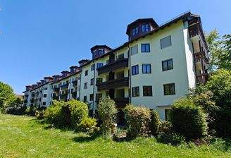 01a Hausseite West mit Loggia.jpg