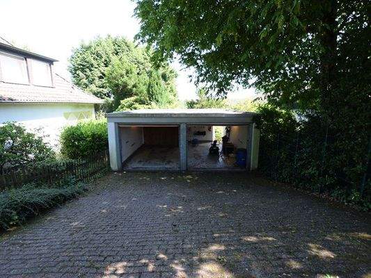 große Doppelgarage