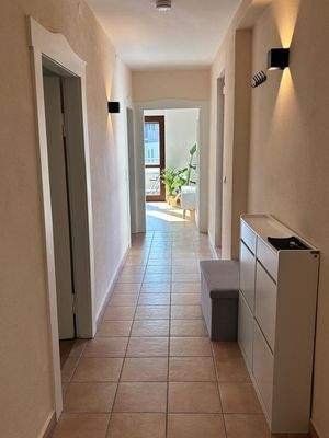 Flur Blick zum Wohnzimmer