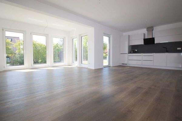 Großzügiger u. einladender Wohn-Küchenbereich