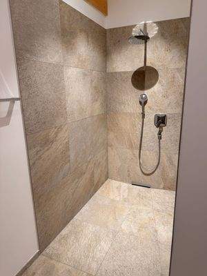 Dusche Hauptbad