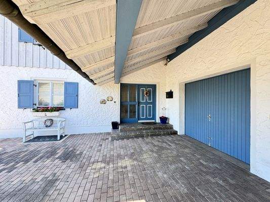 Überdachter Eingangsbereich