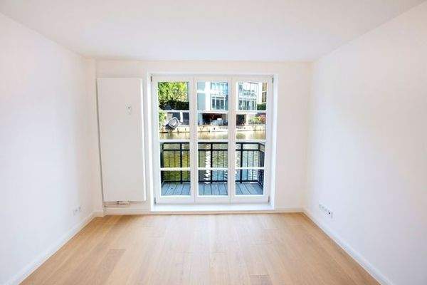 Zimmer mit Balkon am Wasser