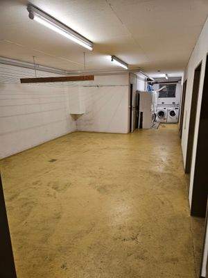 ... mit Wäsche-Trocken-Platz davor ...