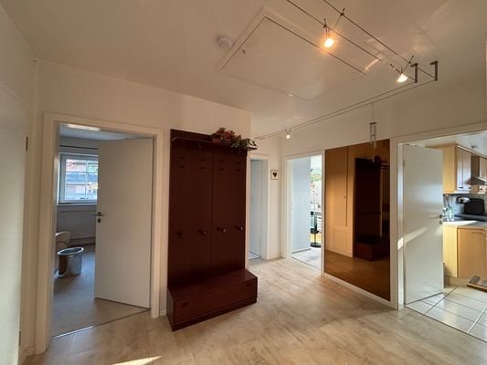 Geräumige Diele mit Garderobe