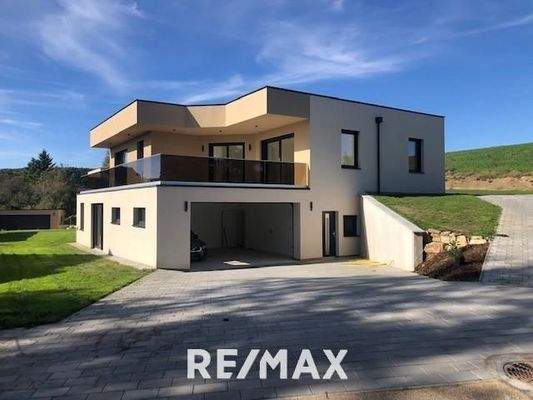 Großzügige Zufahrt zu meinem neuen Zuhause