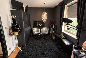 Esszimmer (Original mit KI aufgehellt)