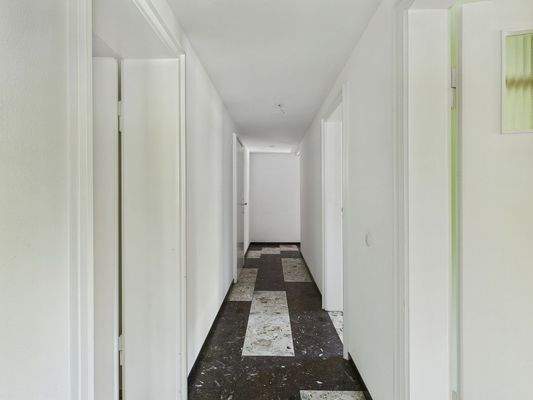 Flur rechter Gebäudeflügel