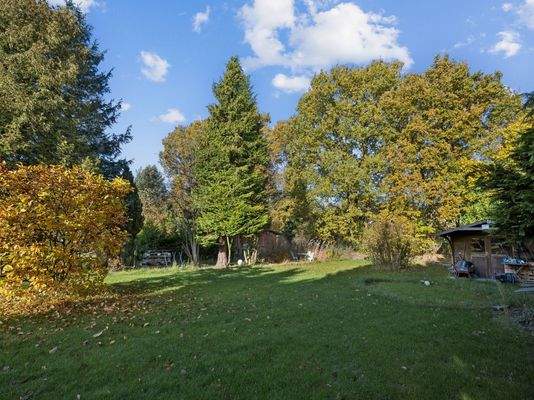 Garten mit Gartenhäuschen