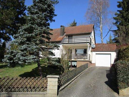 Hausansicht Zufahrt Garage