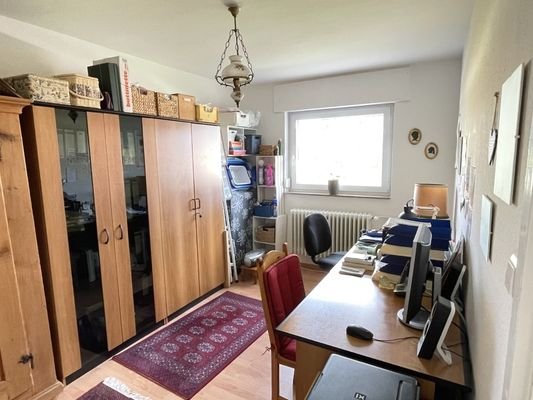 Geräumiges Arbeitszimmer