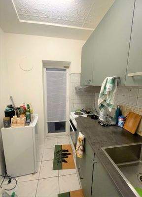 Kompkate Küche mit Zugang zur Terrasse (2)