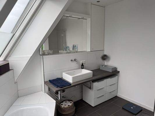 Badezimmer (3. Etage) (1).JPG