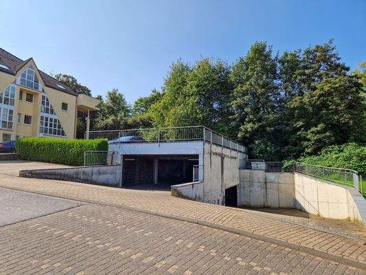 Zufahrt zu den Ebenen der Tiefgarage