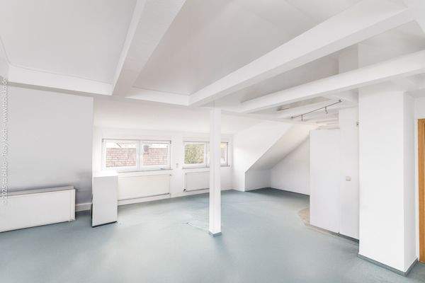 Wohn-/ Schlafzimmer / Büro - DG