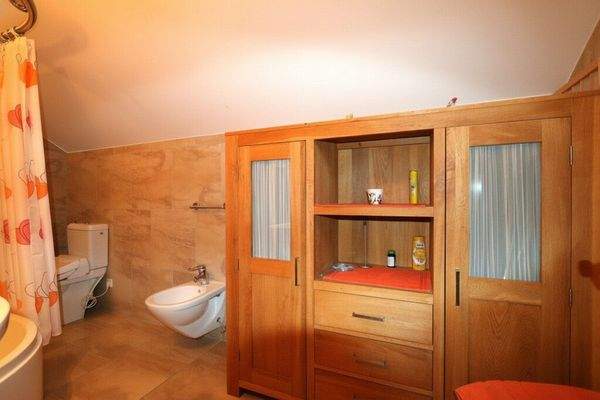 Bad mit Dusche und WC im OG