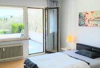 Zimmer in Stuttgart Doppelbett 1 (2).jpg